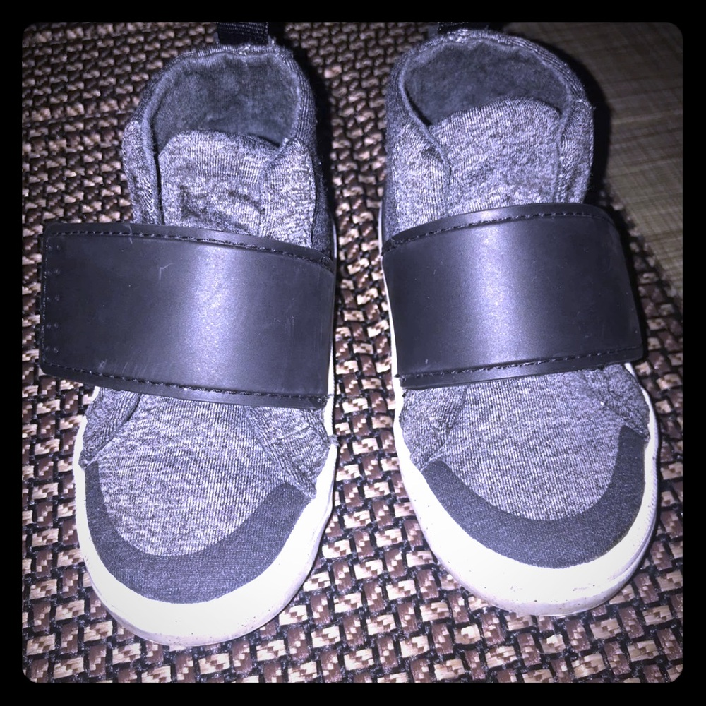 Zara Boy Shoes Size 22